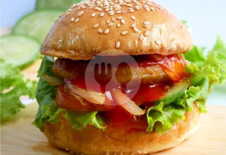 Evening Blessings in Cilacap: Savor Your Favorite Burger on Gatot Subroto Street